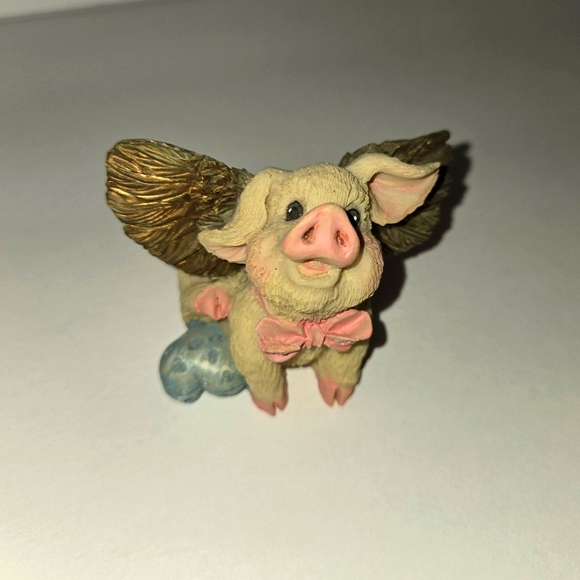 Collectible Figurine Winged Pig - Picture 1 of 9